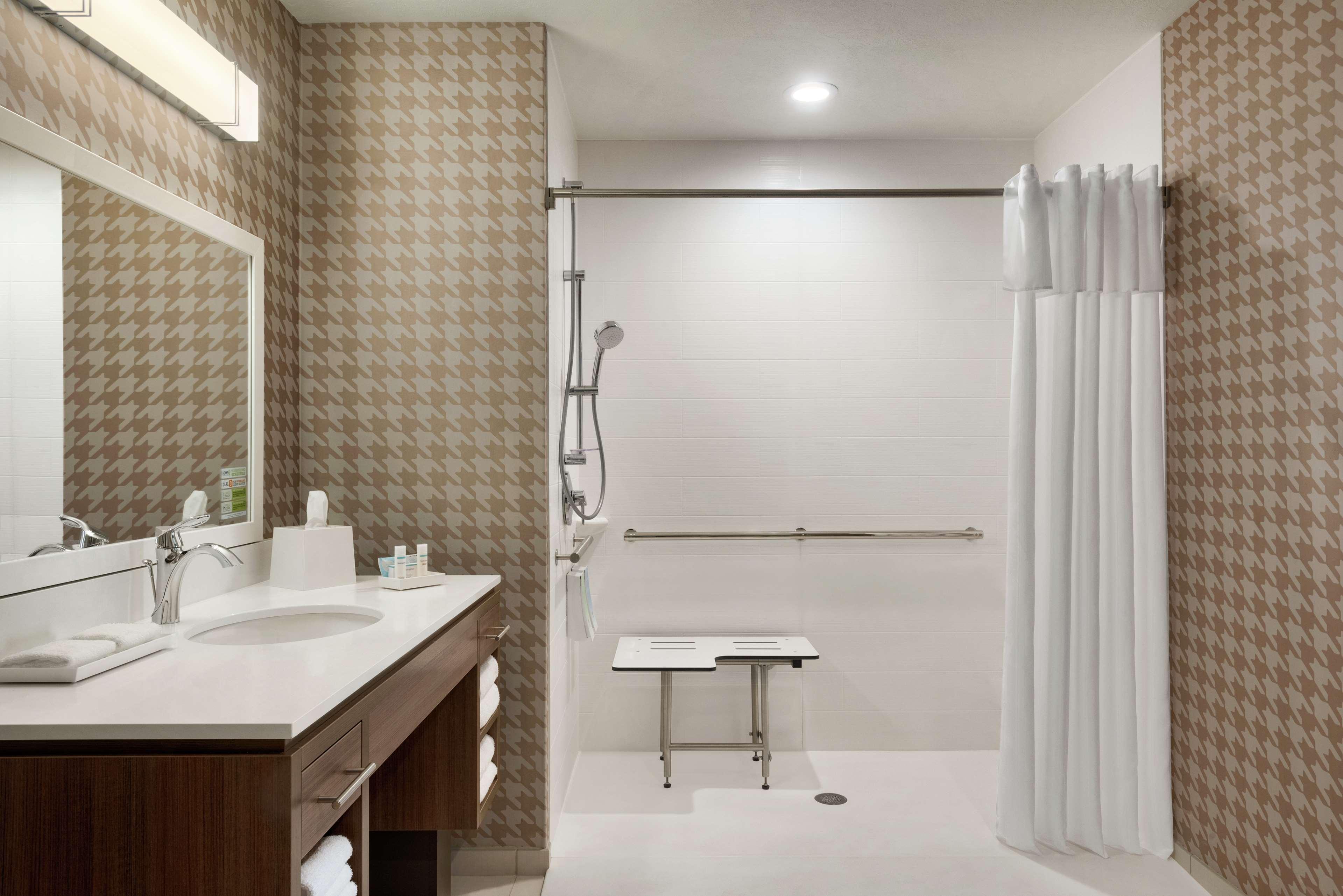 Home2 Suites By Hilton Bismarck Buitenkant foto